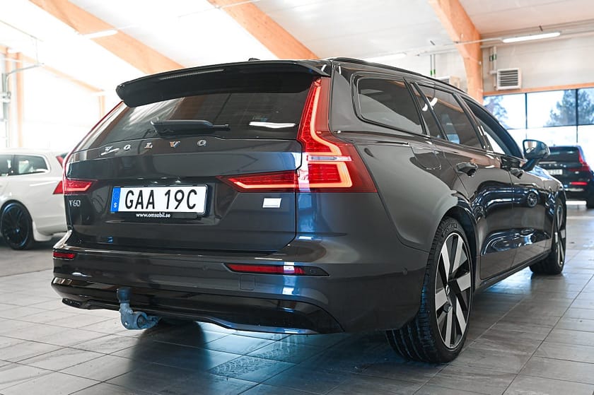 Bild 5 av Volvo V60 Recharge T6 AWD Ultimate Dark 360 Pano HuD H/K Drag