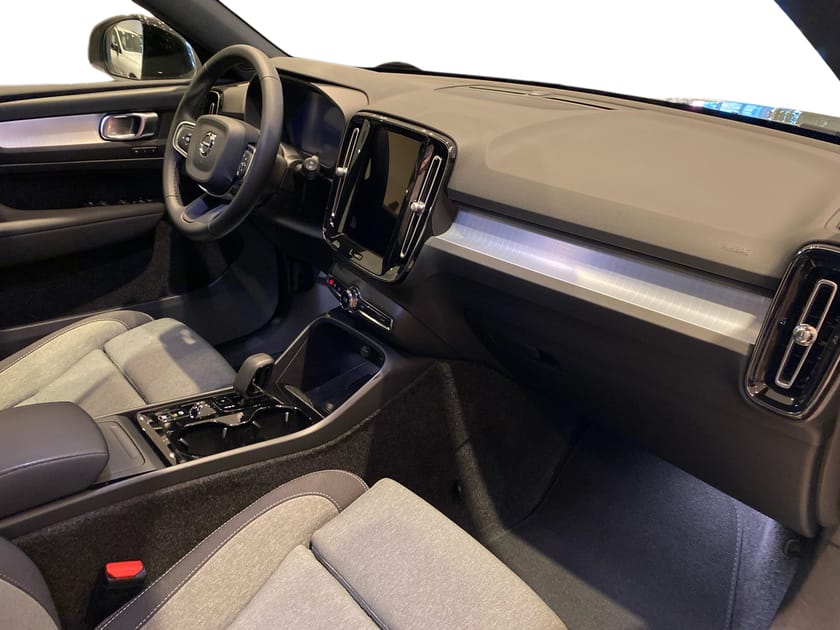 Bild 4 av Volvo XC40 B4 FWD Bensin Plus Dark