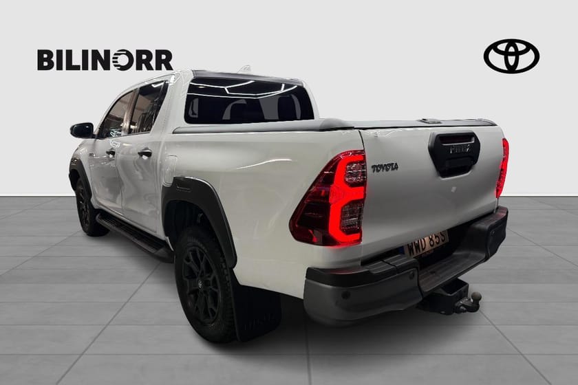 Bild 2 av Toyota Hilux Dubbelhytt 2.8 MHEV 4WD 204HK INVINCIBLE DRAG V-HJUL