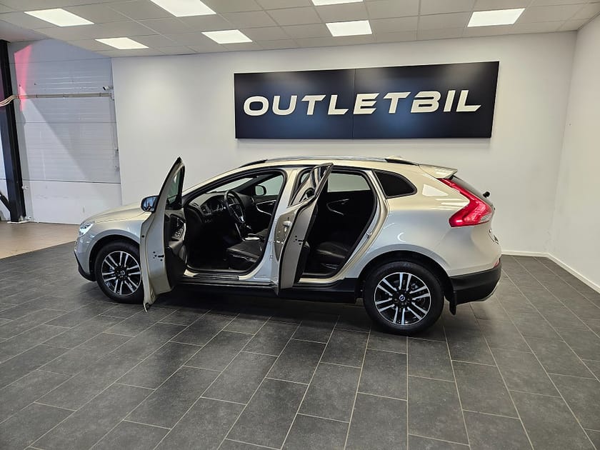Bild 3 av Volvo V40 Cross Country D2 120hk Geartronic Momentum Värmare Navi Backkamera