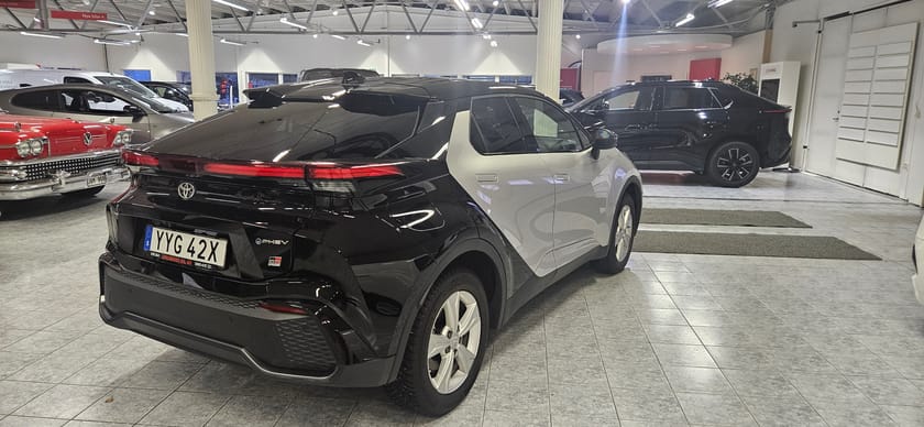 Bild 5 av Toyota C-HR PHEV 2.0 GR SPORT PREMIERE EDITION (LEASEBAR)