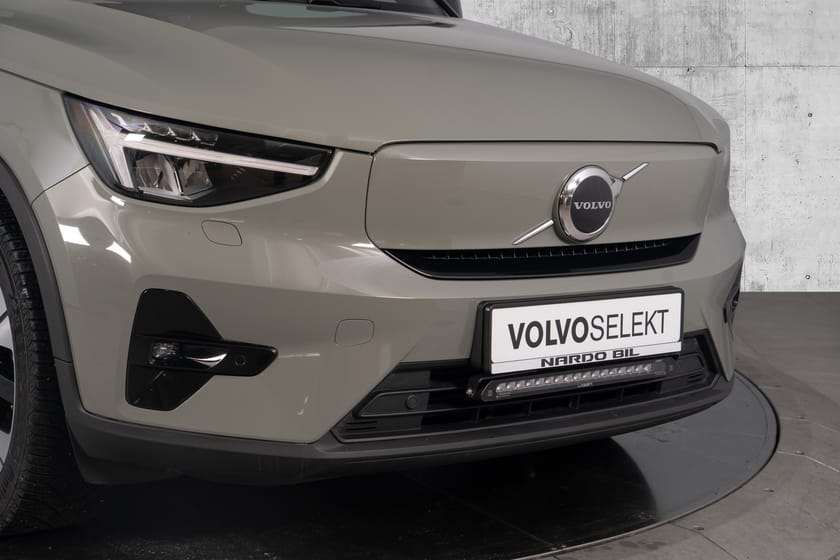 Bilde 3 av Volvo XC40 Recharge Twin motor Plus 408 hk. Varmepumpe/Krok/Oppv.ratt/20"/VOC