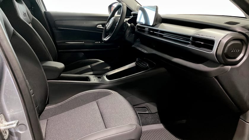 Bild 3 av Jeep Avenger e-Hybrid ALTITUDE MHEV T3 1.2 100HP DCT6 FWD Vinterhjul 0:-!!