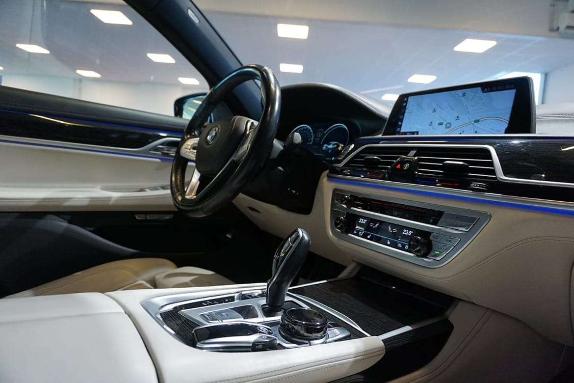 BMW 7-serie 2018 - miniatyr 26