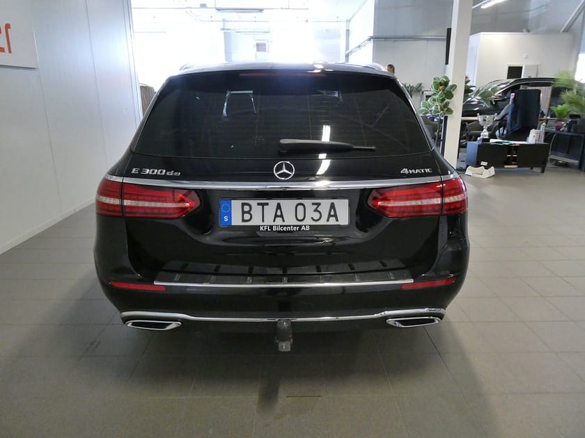 Bild 4 av Mercedes-Benz E 300 T de 4MATIC 4M Avantgarde Pano-Skinn-Värmare-Drag-Kamera