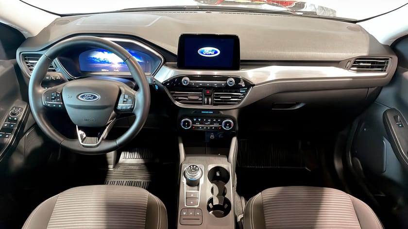 Bild 4 av Ford Kuga Plug-In Hybrid Titanium 225Hk / 64Km räckvidd / Rattvärme