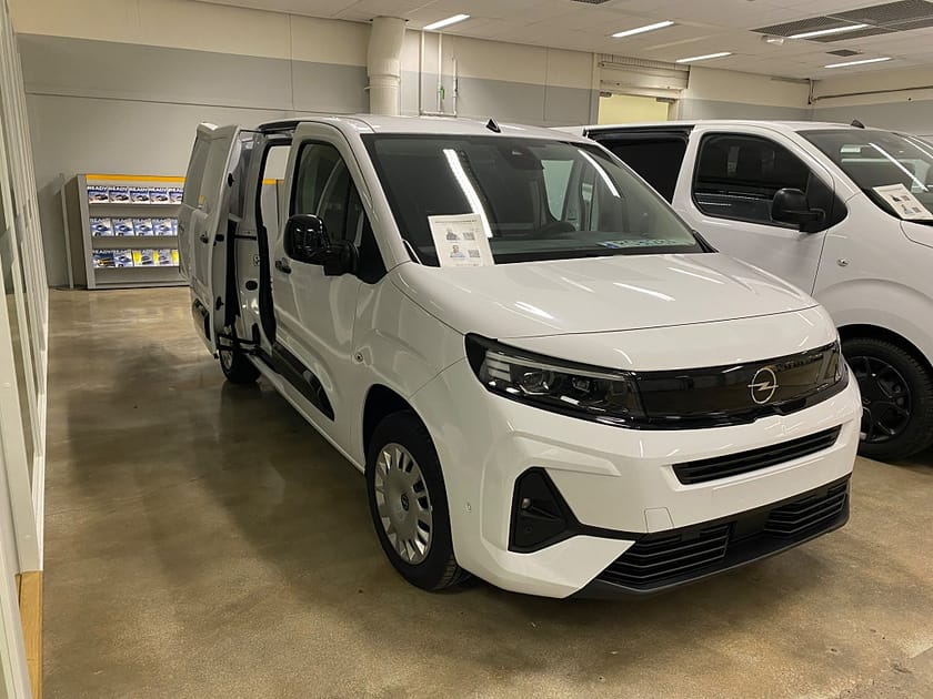 Bild 1 av Opel Combo Van L2 130 AUT ELIT LAGERBIL