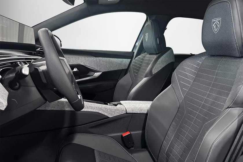 Bild 4 av Peugeot 5008 HYBRID 136 WINTER EDITION 7-Sits Privatleasing från 3999.- ink service OMG LEV