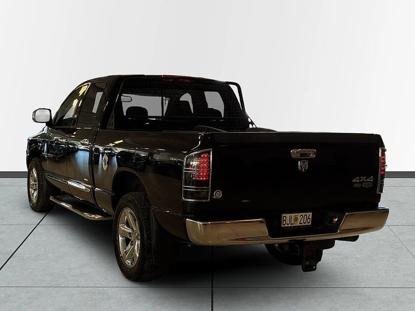 Bild 5 av Dodge Ram 1500 Quad Cab Dubbelhytt 5.7 V8 HEMI 4x4 MOMS S&V Drag Mvärme