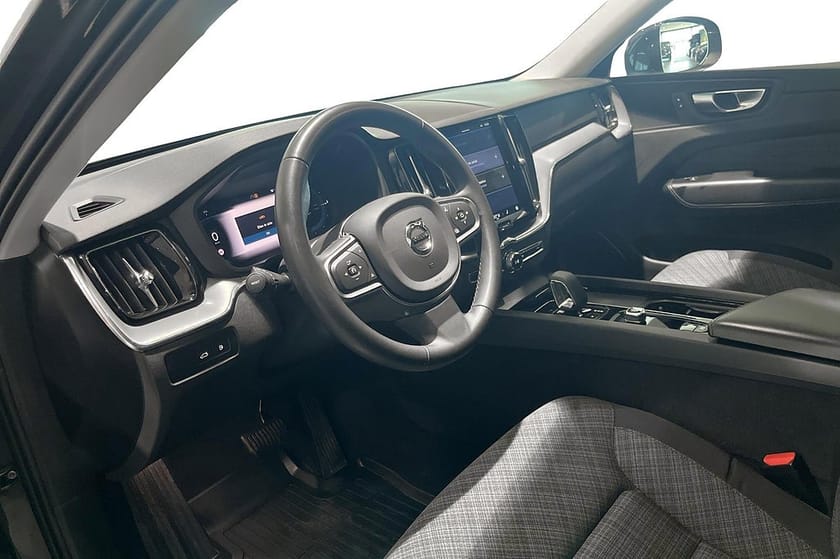 Bild 5 av Volvo XC60 Recharge T6 AWD Core Edition // Panorama