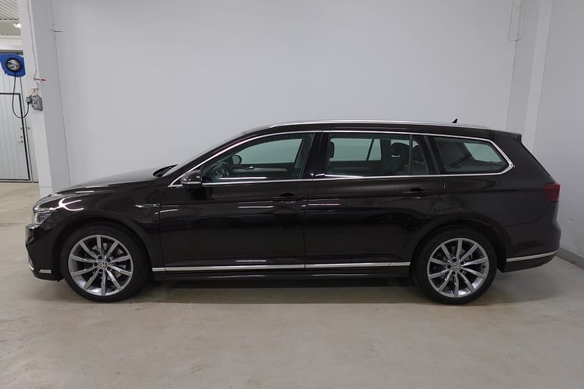 Bild 3 av Volkswagen Passat Sportscombi SC 2.0 TDI R-line 4Motion GT Värmare Drag IQ-Light MOMS