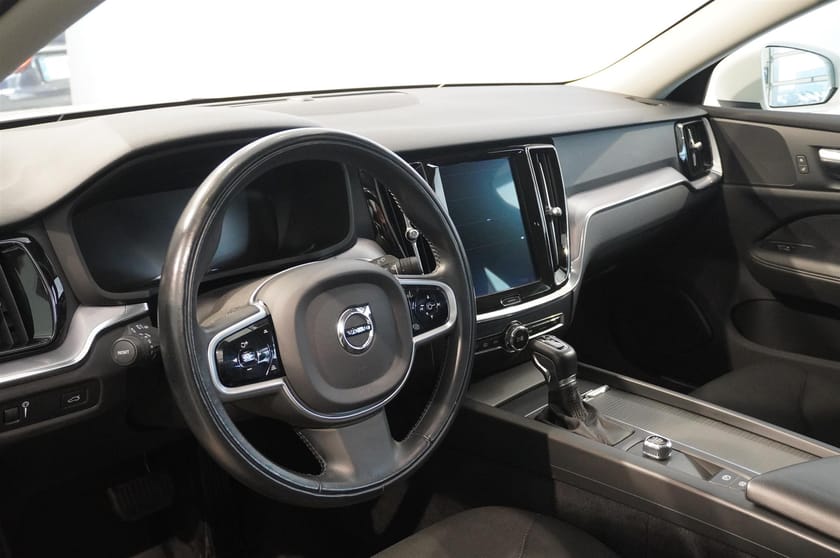 Bild 2 av Volvo V60 D4 Momentum P.värmare Navi Dragkrok Apllecarplay Rattvärme