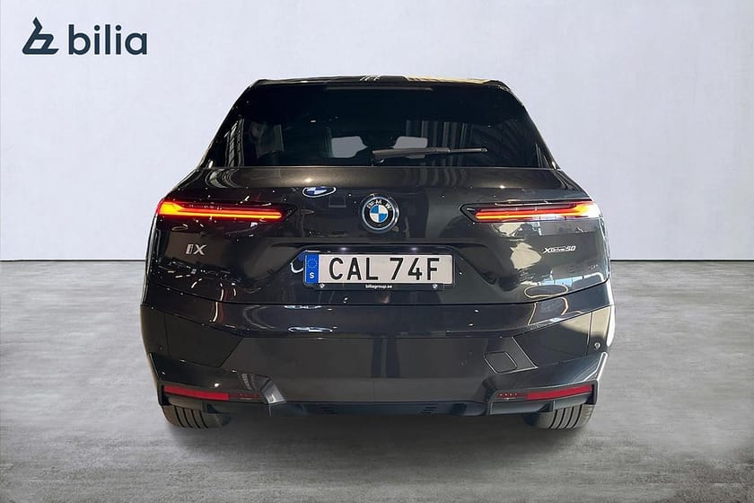 Bild 5 av BMW iX xDrive50 Sportpaket/Drag/Pano/360 kamera/Rattvärme