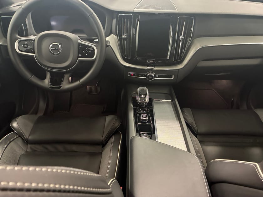 Bild 5 av Volvo XC60 T6 Plus Black Nordic Edition | Drag | 360° | Luftfjädring | H&K |