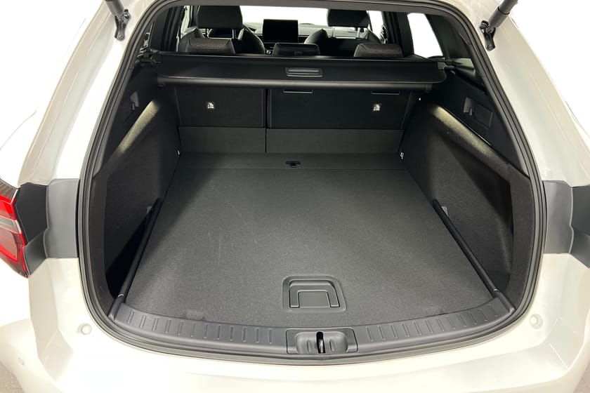 Bild 4 av Toyota COROLLA 1,8 HYBRID TOURING SPORTS STYLE 