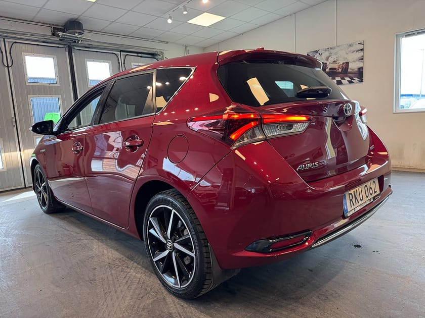 Bild 3 av Toyota Auris Hybrid e-CVT Intense Edition B-kamera M-värmare 136hk