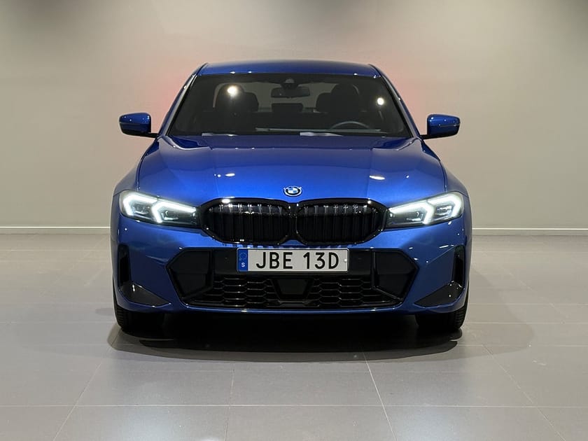 Bild 2 av BMW 330e xDrive Sedan M Sport Pro Drag AdptFartH H/K Tonade RattV 19"