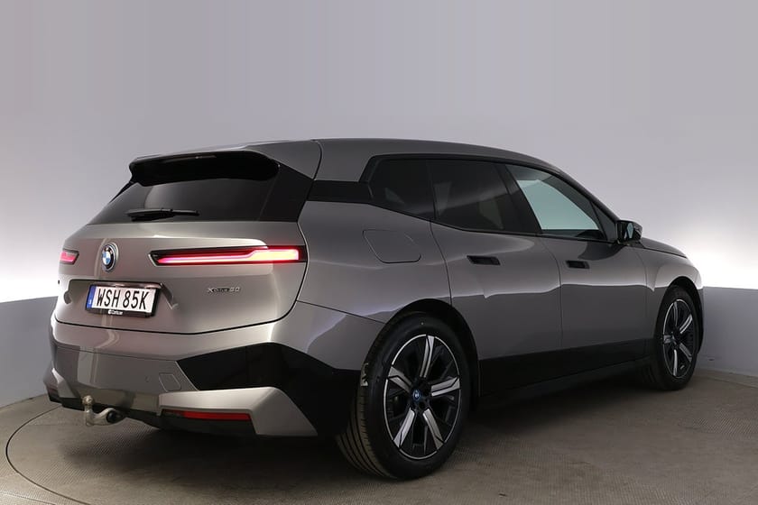 Bild 5 av BMW iX xDrive50 Sport Sky Lounge DAP Laser B&W 360 Drag