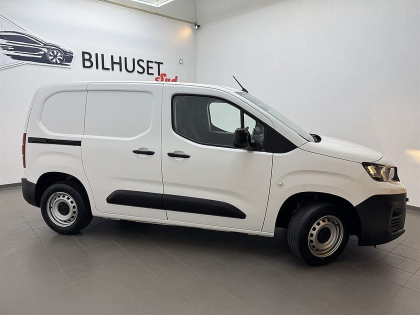 Bild 2 av Peugeot Partner L1 1.5 102hk Moms M-värmare/Krok/Carplay/1Brukare