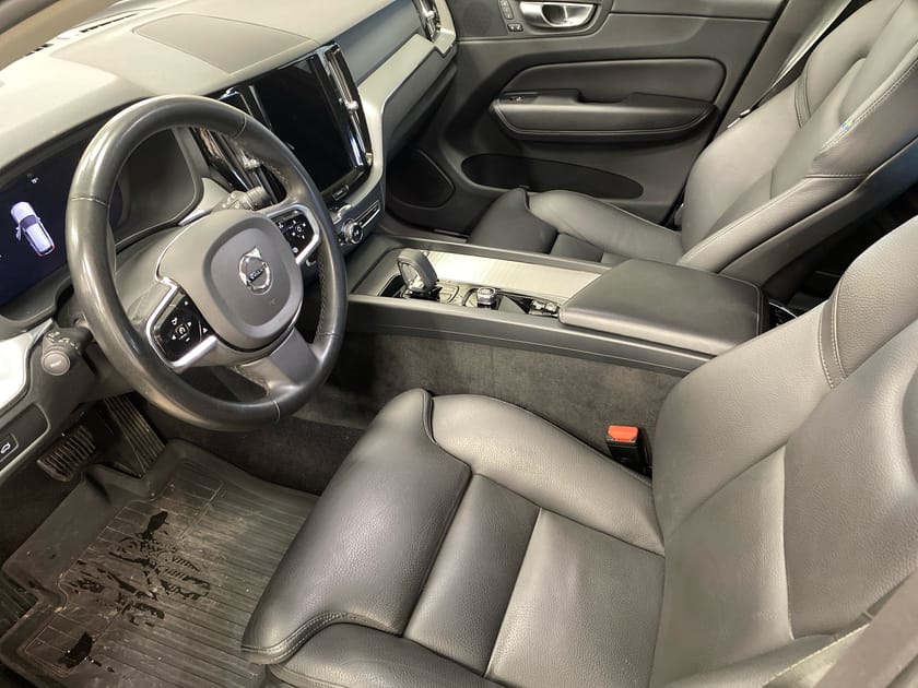 Bild 3 av Volvo XC60 B4 Diesel Plus Dark - Dragkrok, 360 kamera, Navigation
