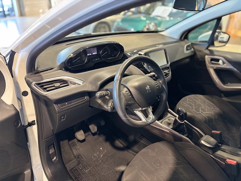 Bild 4 av Peugeot 2008 1.2 VTi Euro 6, Drag, Motorvärmare,