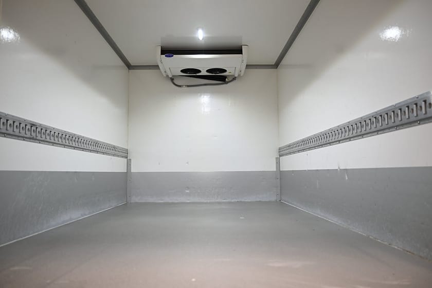 Bild 5 av Iveco Daily 35-140 Chassi Cab 136HK Automat|Volymskåp|Bakgavellyft|Kylbil|Moms|SeUtr!