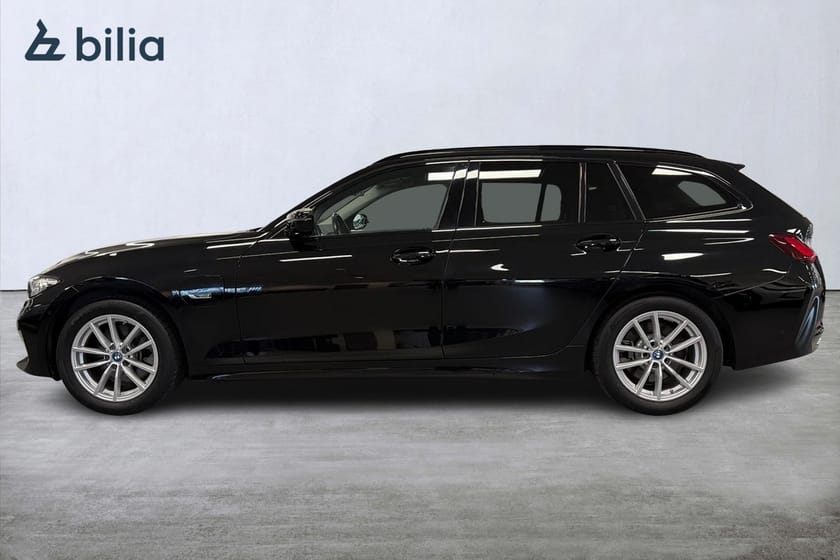 Bild 3 av BMW 330e xDrive Touring | H&K | Drag | Backkamera | Farthållare