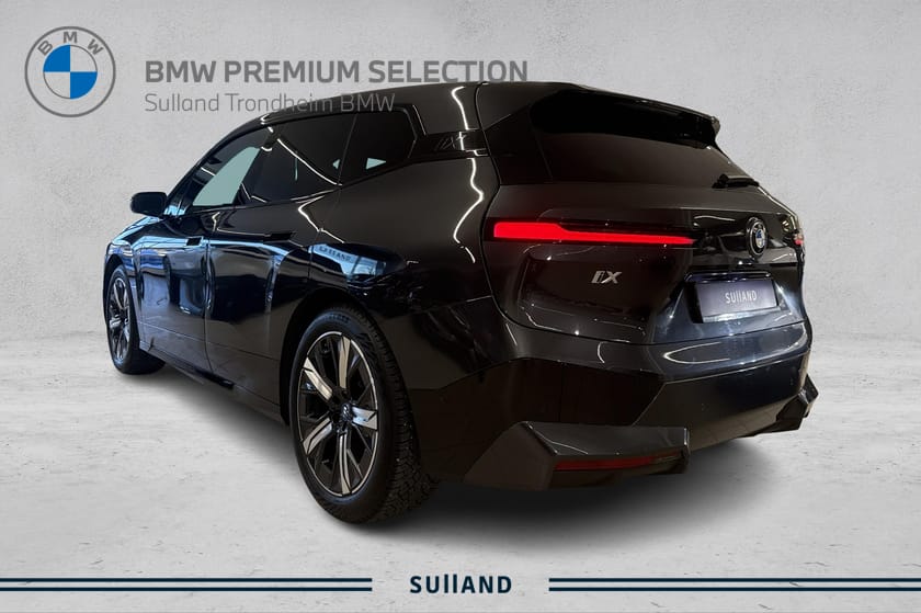 Bilde 3 av BMW iX xDrive40 xDrive40/Harman/panoramatak/Krok/BSI