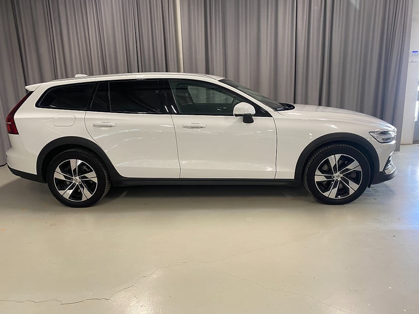 Bild 3 av Volvo V60 Cross Country B4 AWD Geartronic Momentum. Navi