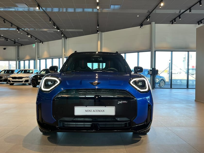 Bild 2 av MINI Aceman E JCW Trim Driving Assistant Head-Up Panorama
