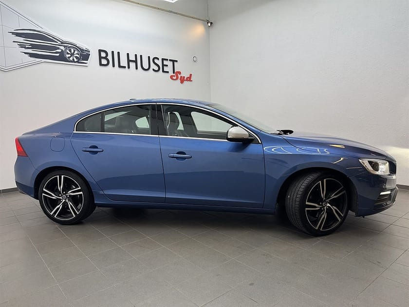 Bild 2 av Volvo S60 D4 190hk R-Design Läder/Värmare/Krok/Rattvärme/2Brukare