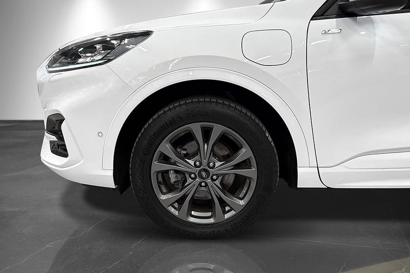 Bild 2 av Ford Kuga Plug-In Hybrid E-CVT ST-Line 225hk B&O Drag B-kam Moms
