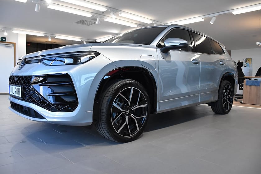 Bild 1 av Volkswagen Tayron eHybrid R-Line Edition 272 hk