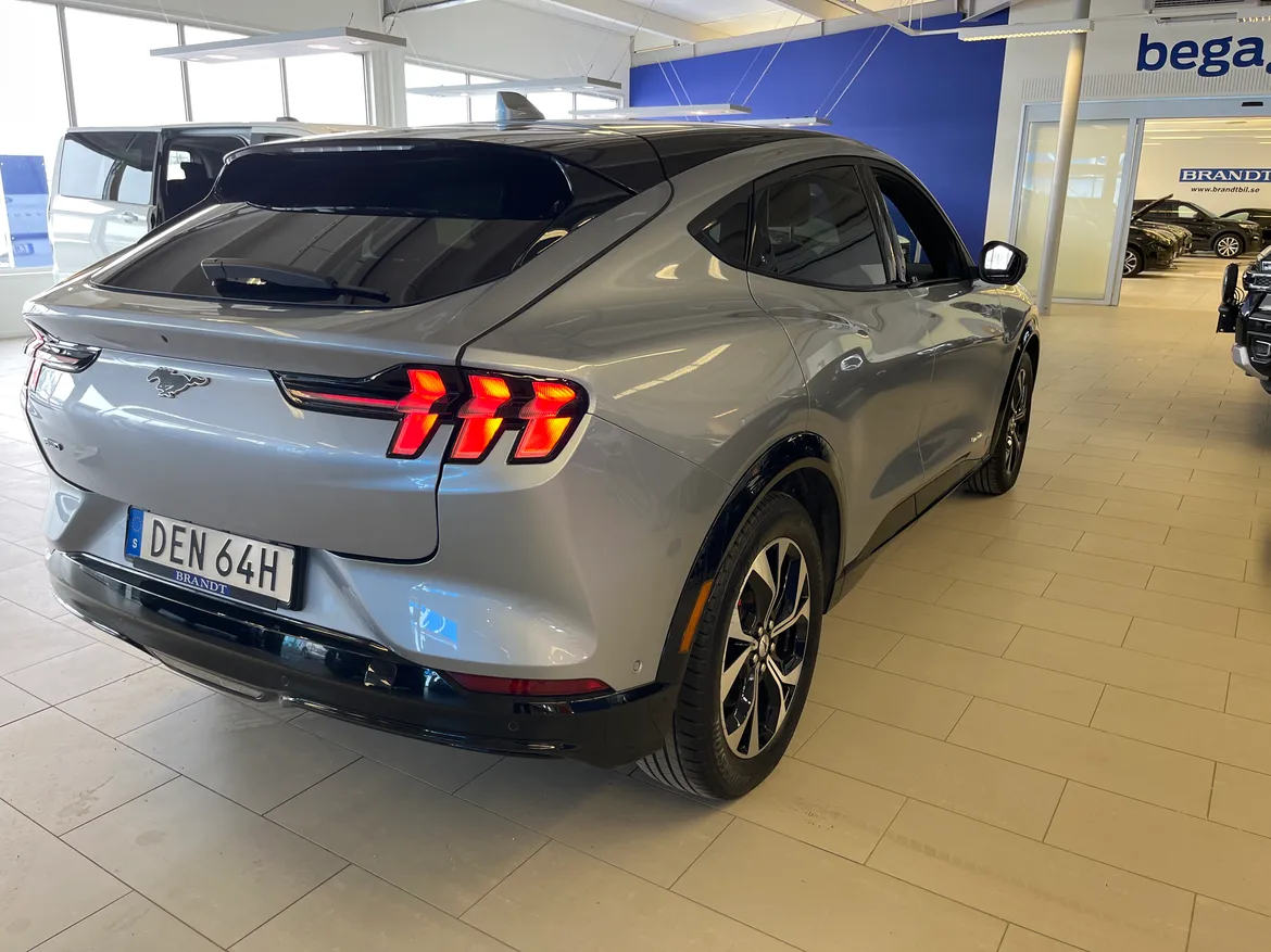 Ford Mustang Mach-E Standard Range AWD