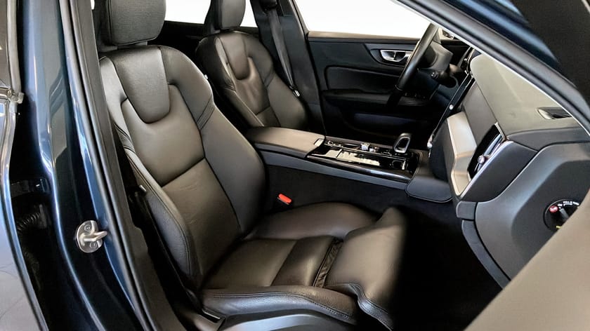 Bild 3 av Volvo V60 RECHARGE T6 AWD R-Design Kamera MOMS