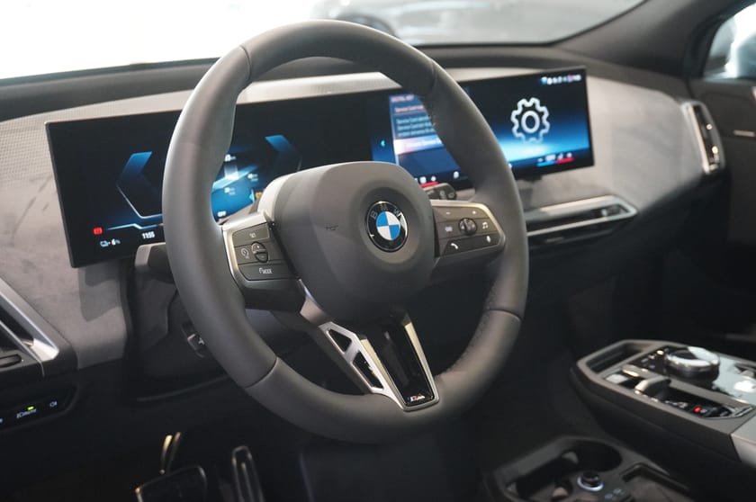 Bild 2 av BMW iX xDrive60 Charged M Sport Edition Drag