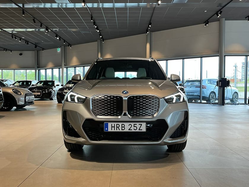 Bild 2 av BMW iX1 xDrive30 M Sport D/A Pro Harman Kardon Head-Up Drag