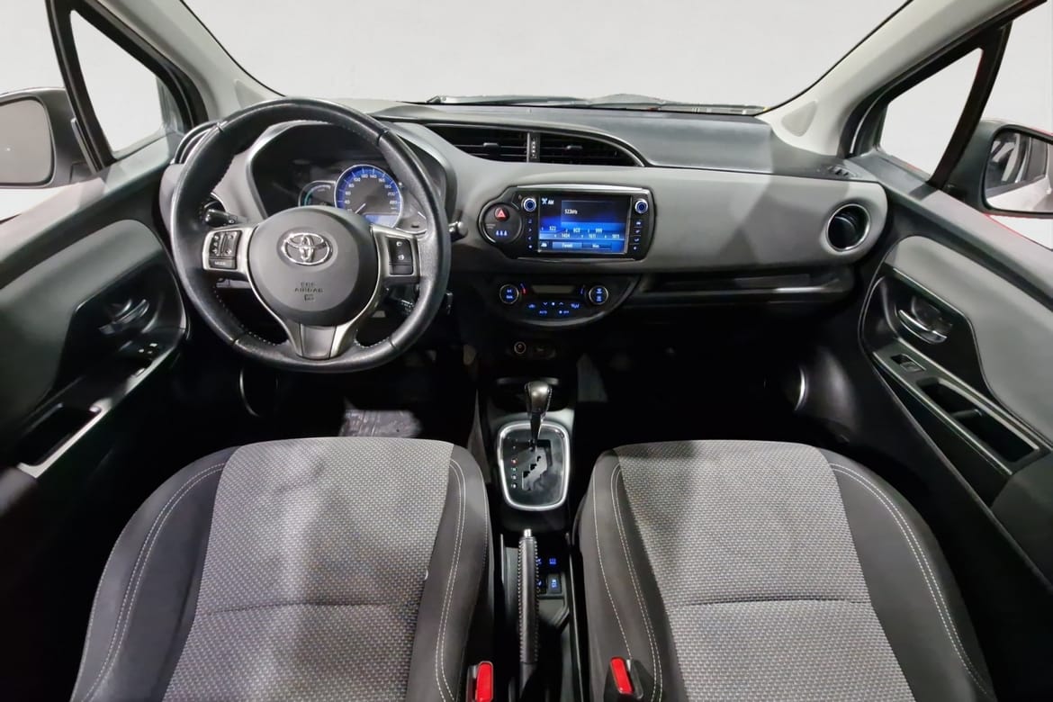 Toyota Yaris Hybrid e-CVT, 101hk, 2015