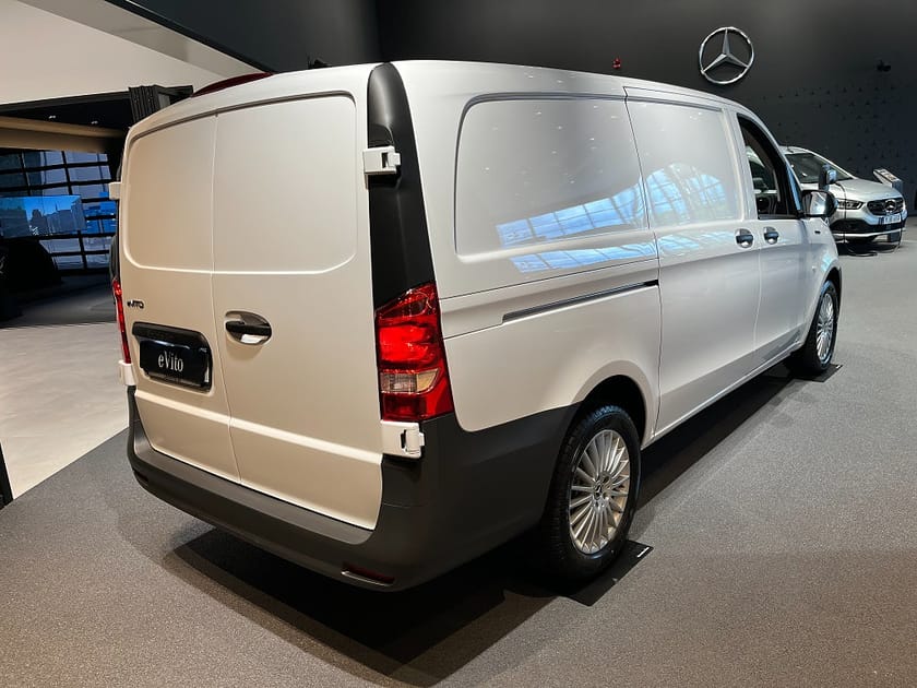 Bild 3 av Mercedes-Benz eVito 112 Lång 2-s komfortsäte,  läderratt, 17"alu