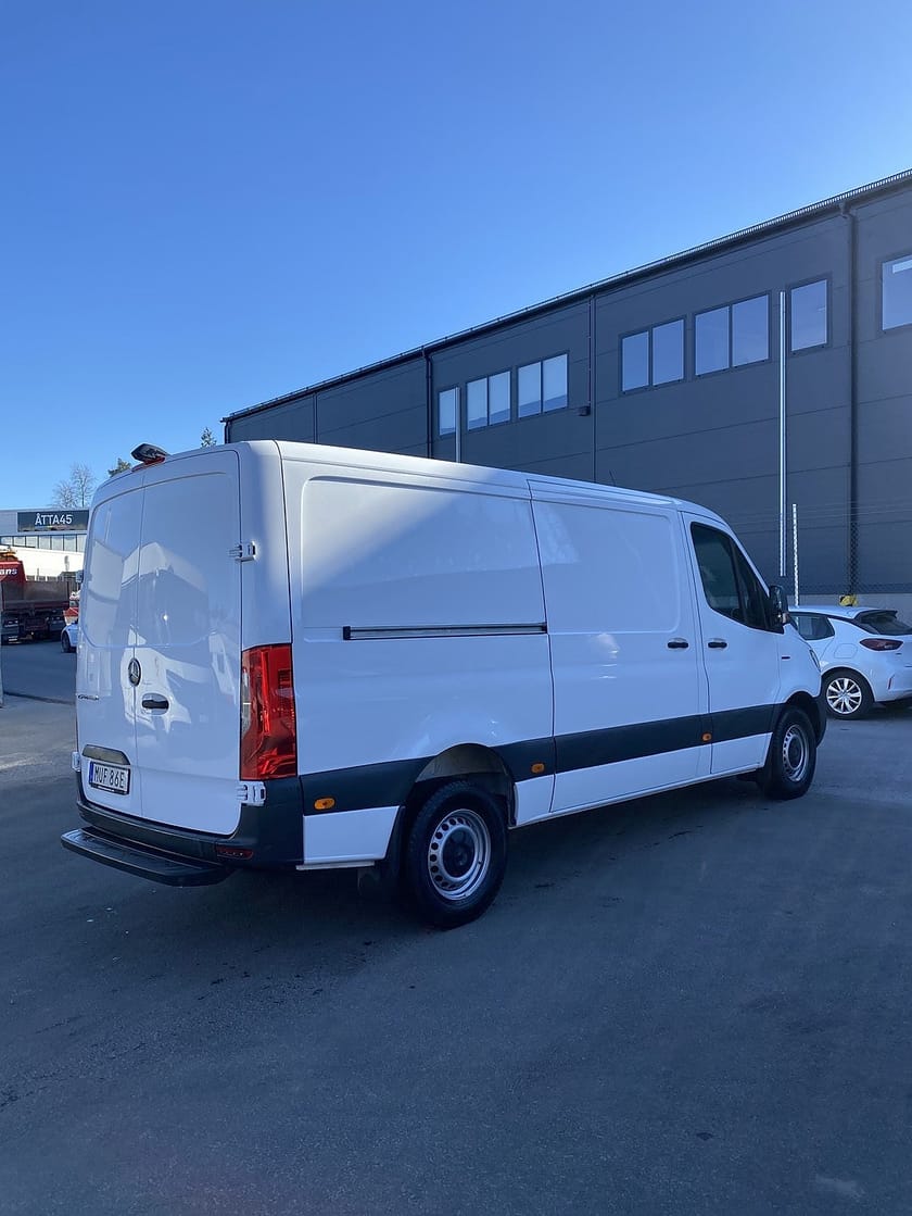 Bild 3 av Mercedes-Benz eSprinter 420 81 kWh A2 Select Lågt tak