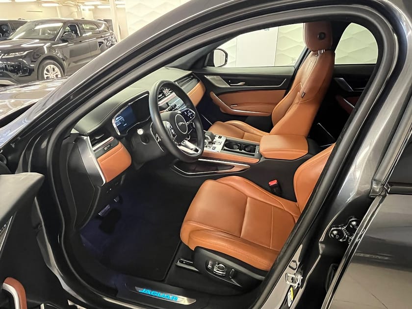 Bild 2 av Jaguar F-Pace P400e PHEV HSE / Drag / Black Pack / Moms!