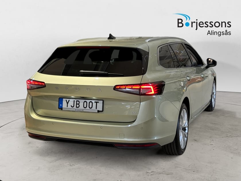 Bild 3 av Škoda Superb iV Kombi Selection 204hk Drag/Värmare/HuD