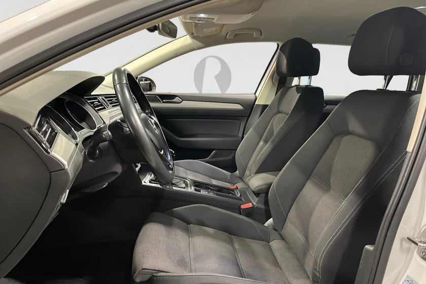 Bild 3 av Volkswagen Passat Sportscombi SC 1.4 TSI 150 HK 4M BASE DRAG BACKKAMERA 0.51L/MIL 16"