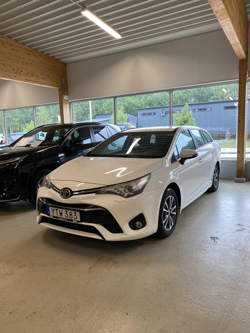Bild 1 av Toyota Avensis Kombi 1.8 Valvematic | Vinterhjul | MoK | Dragkrok | Lasthållare