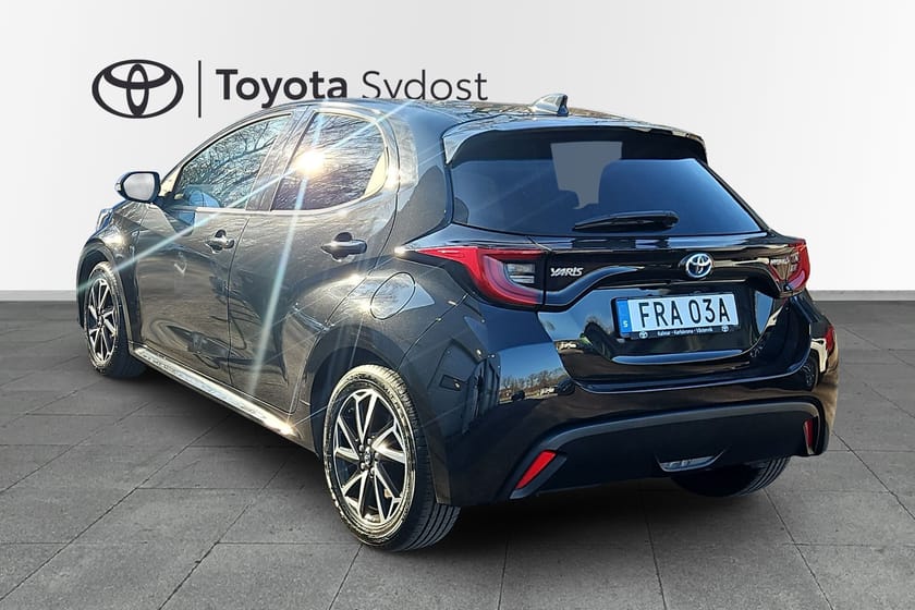 Bild 3 av Toyota Yaris Hybrid – Active Plus Nyckelfri start Backkamera Rattvärme LED strålkastare