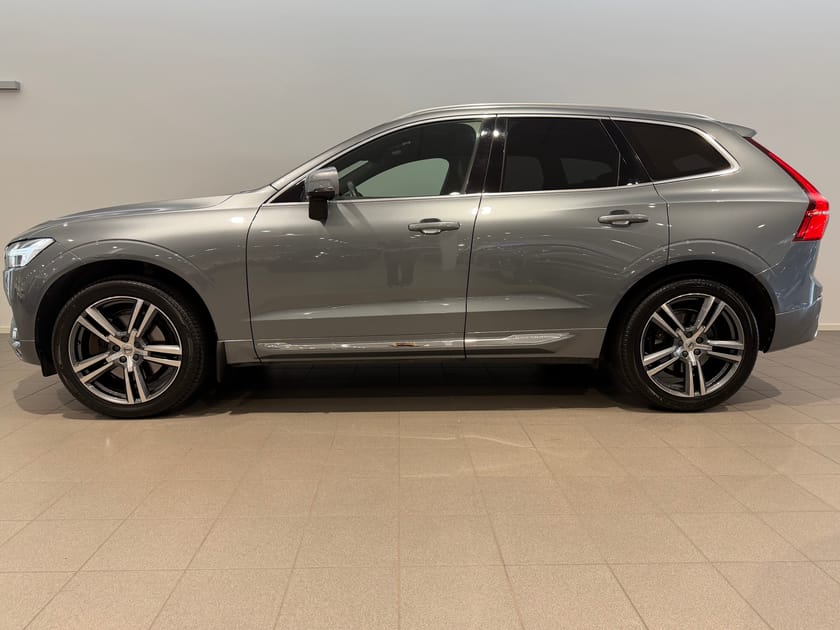 Bild 3 av Volvo XC60 T5 II AWD Inscription / Panorama / Dragkrok / Automatisk baklucka / Adaptiv farthållare / Minnesstol / Elektrisk stol /