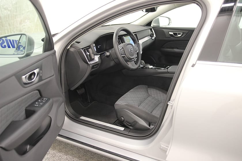 Bild 2 av Volvo V60 T6 Recharge Core Edition plug in AWD 350HK 4x4
