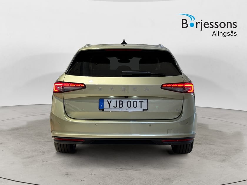 Bild 4 av Škoda Superb iV Kombi Selection 204hk Drag/Värmare/HuD