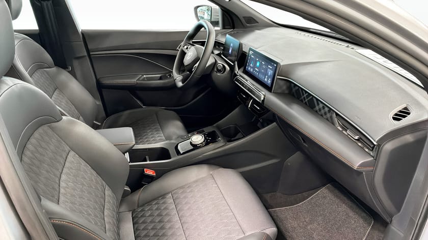 Bild 3 av MG 3 Hybrid+ MG3 LUX HEV 1.5 AT (BLACK) - COSMIC SILVER