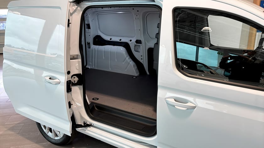 Bild 5 av Ford Grand Transit Connect Skåp L2 Limited PHEV 150Hk / Lagerbil / Drag